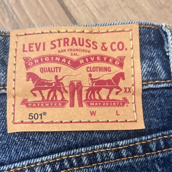 Levi's Women's Dark Blue Jean Shorts - Picture 7 of 8
